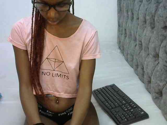 LittleMisscharming webcam