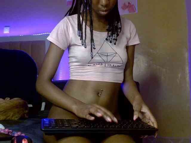 LittleMisscharming webcam