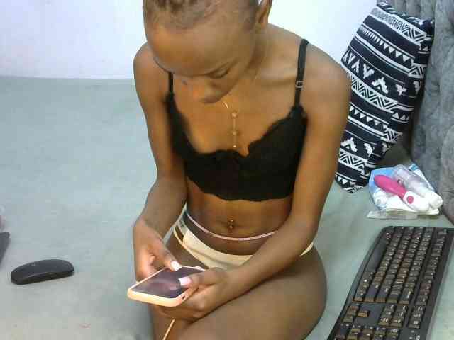 LittleMisscharming webcam
