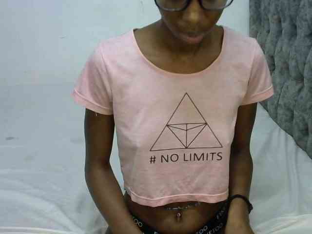 LittleMisscharming webcam