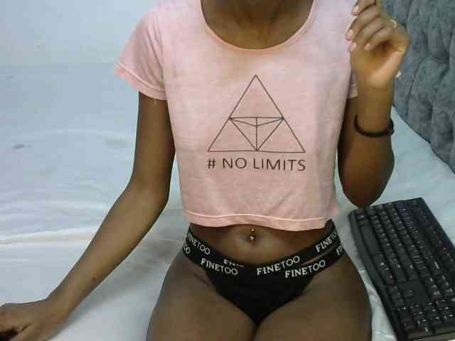 LittleMisscharming webcam