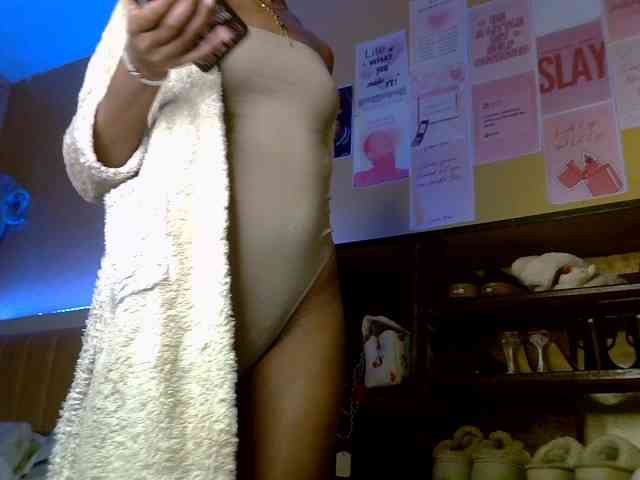 LittleMisscharming webcam