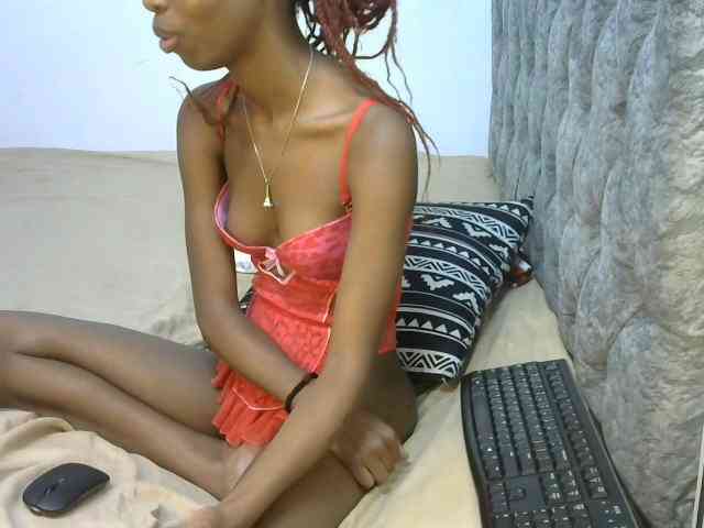 LittleMisscharming webcam