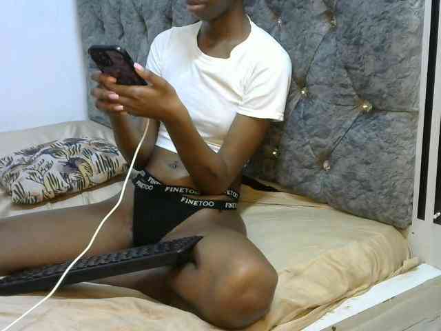 LittleMisscharming webcam