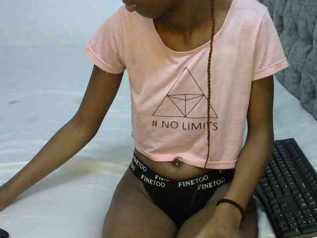 LittleMisscharming webcam