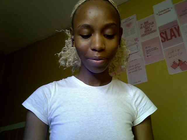 LittleMisscharming webcam