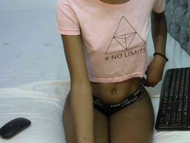 LittleMisscharming webcam