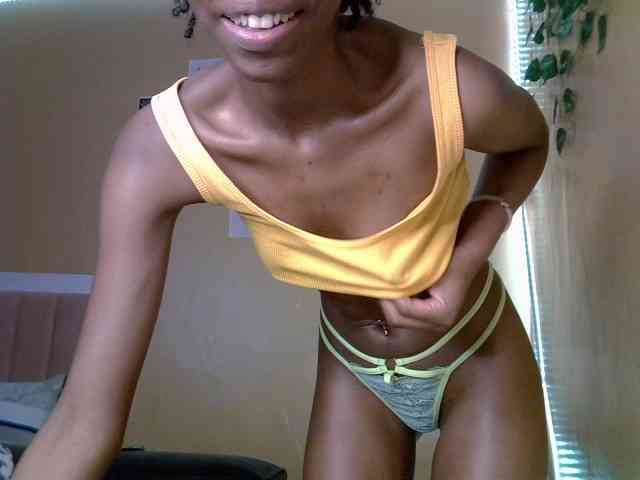 LittleMisscharming webcam