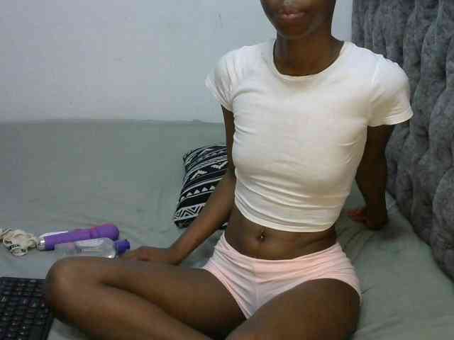 LittleMisscharming webcam