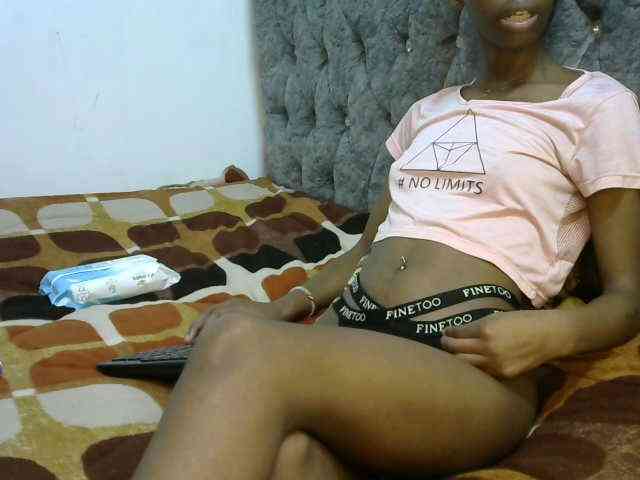 LittleMisscharming webcam