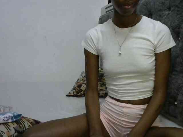 LittleMisscharming webcam