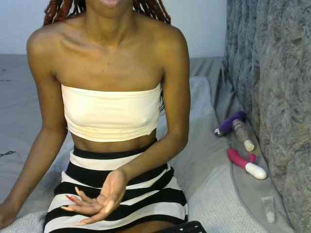 LittleMisscharming webcam
