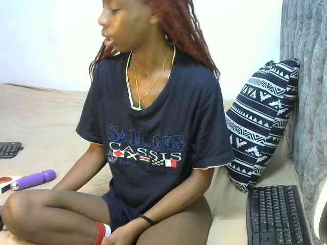 LittleMisscharming webcam