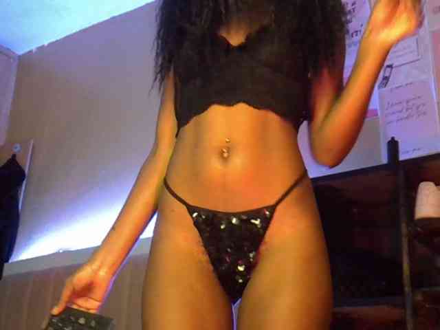 LittleMisscharming webcam