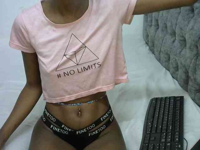 LittleMisscharming webcam