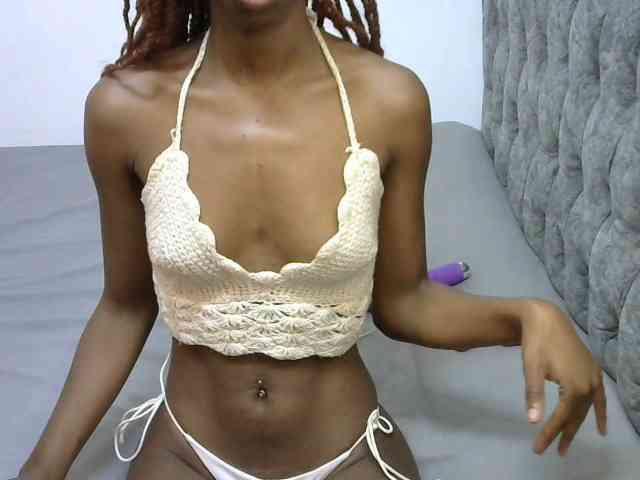 LittleMisscharming webcam