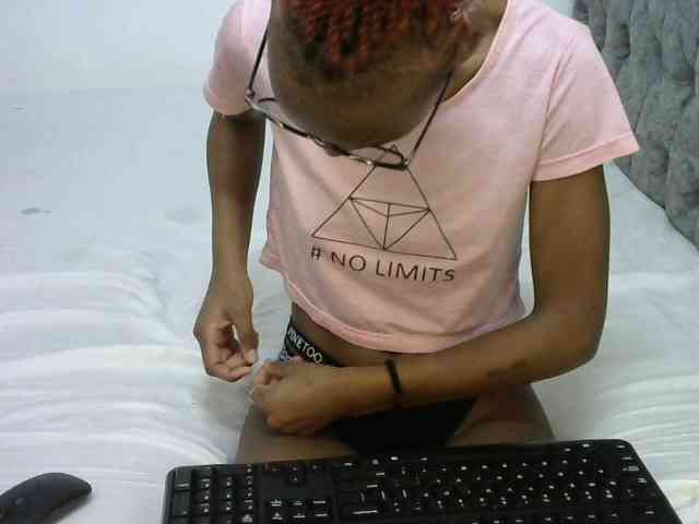 LittleMisscharming webcam