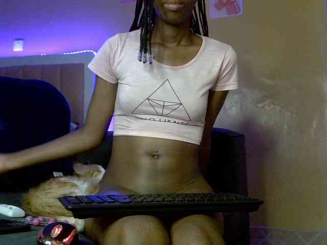 LittleMisscharming webcam