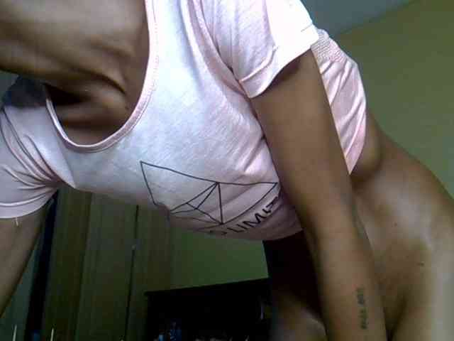 LittleMisscharming webcam