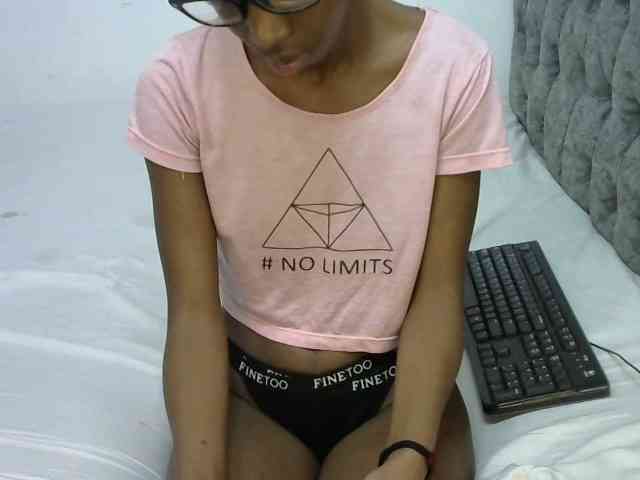 LittleMisscharming webcam