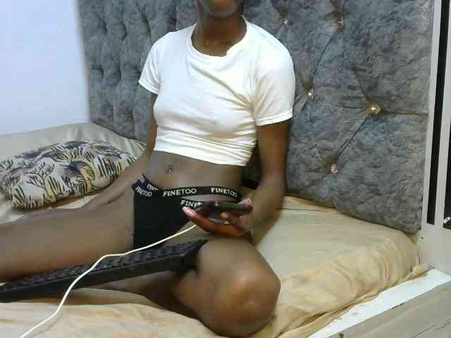 LittleMisscharming webcam