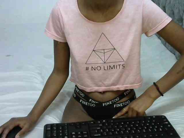 LittleMisscharming webcam