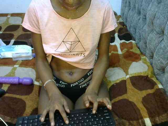 LittleMisscharming webcam