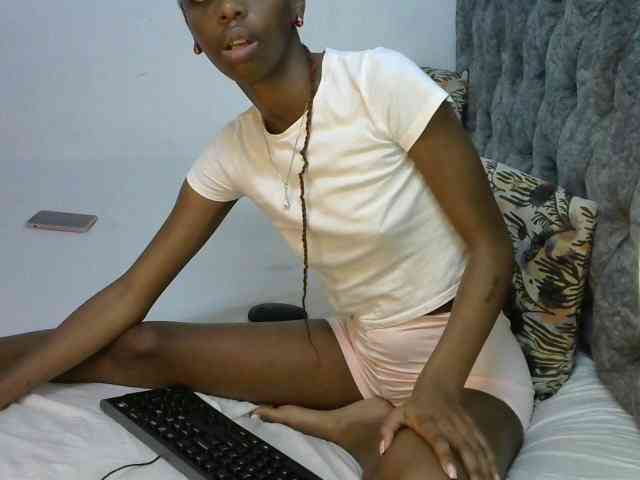LittleMisscharming webcam