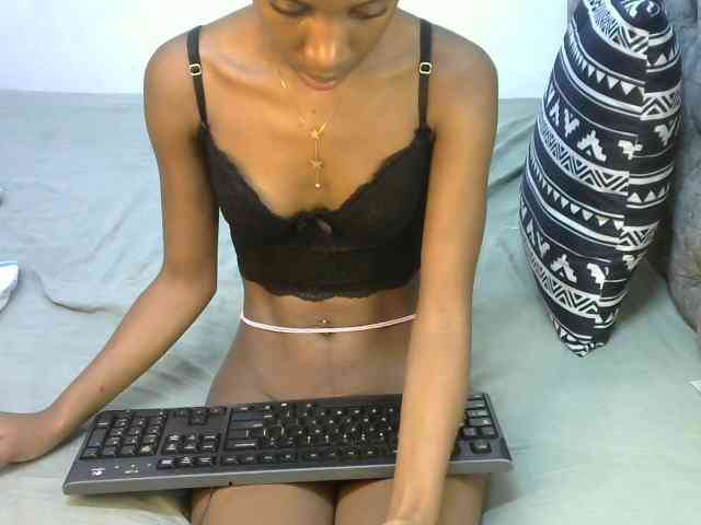LittleMisscharming webcam