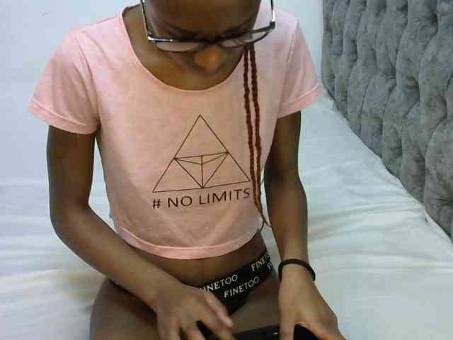 LittleMisscharming webcam