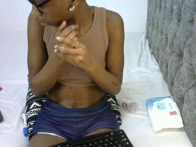 LittleMisscharming webcam