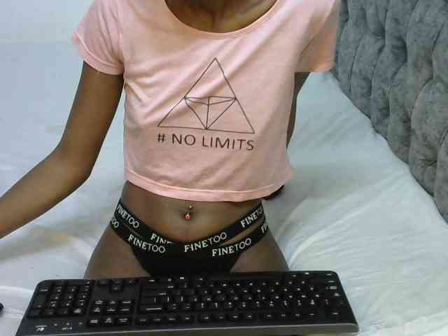 LittleMisscharming webcam