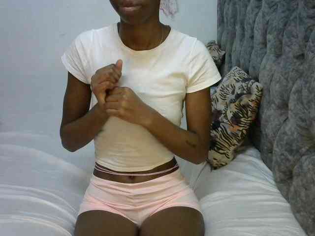LittleMisscharming webcam