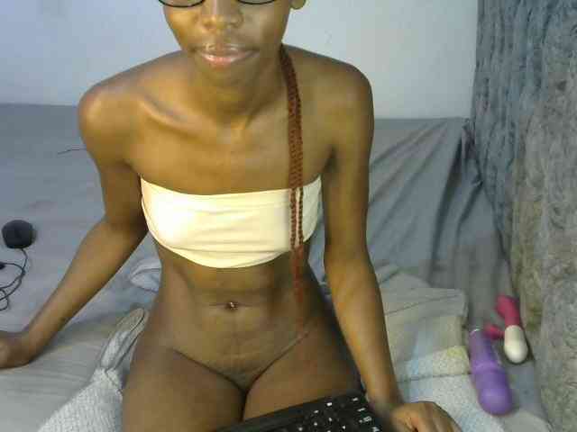 LittleMisscharming webcam