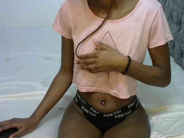 LittleMisscharming webcam