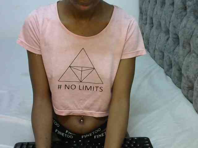 LittleMisscharming webcam