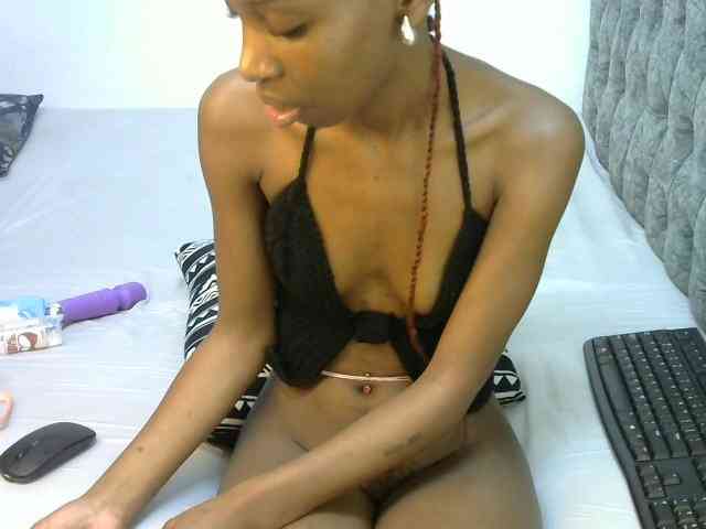 LittleMisscharming webcam