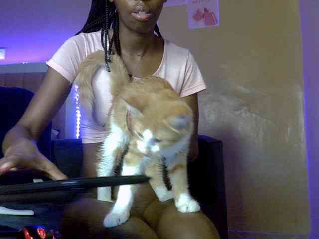 LittleMisscharming webcam