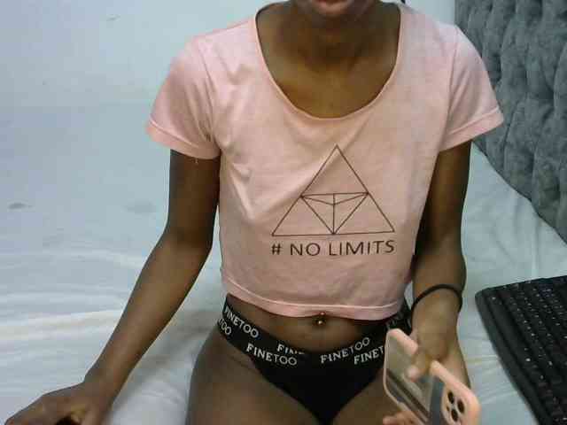 LittleMisscharming webcam
