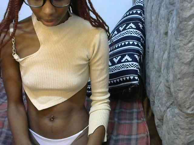 LittleMisscharming webcam