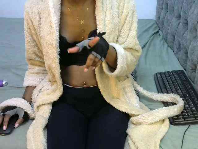 LittleMisscharming webcam
