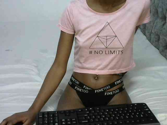 LittleMisscharming webcam