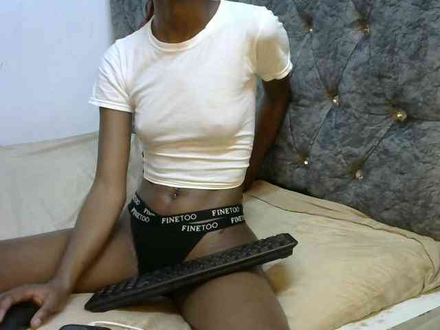 LittleMisscharming webcam