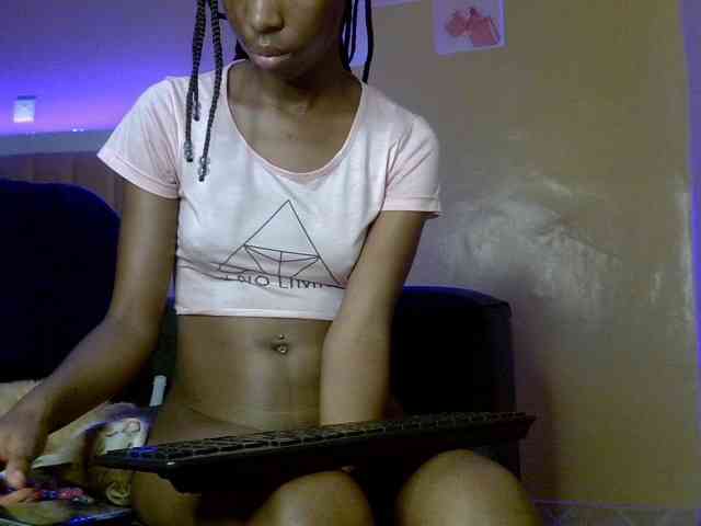 LittleMisscharming webcam