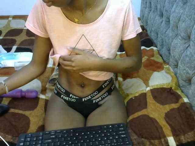LittleMisscharming webcam