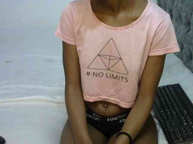 LittleMisscharming webcam