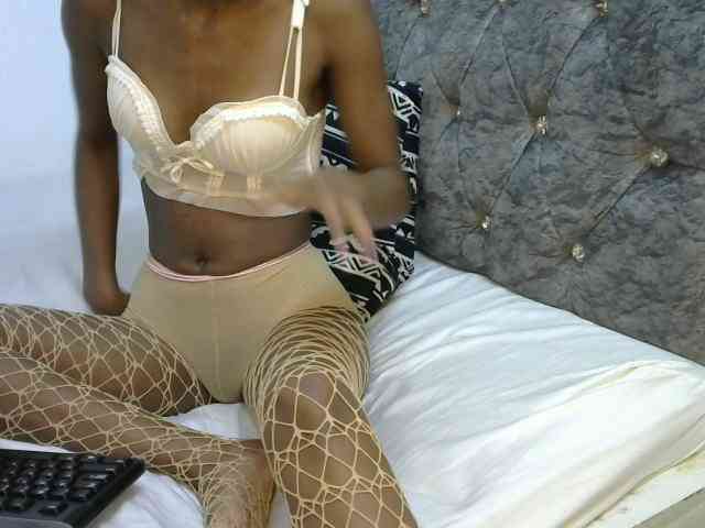 LittleMisscharming webcam