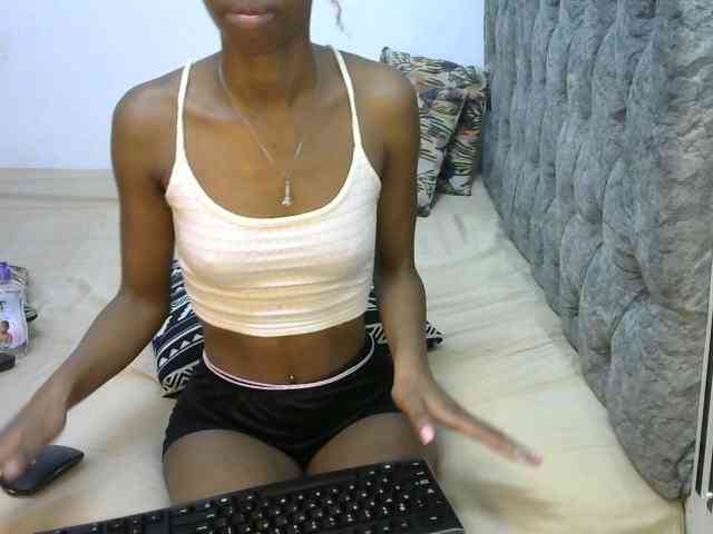 LittleMisscharming webcam