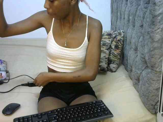 LittleMisscharming webcam