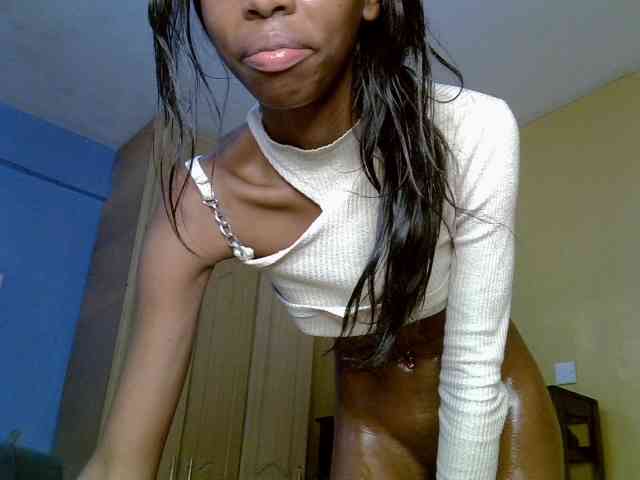 LittleMisscharming webcam